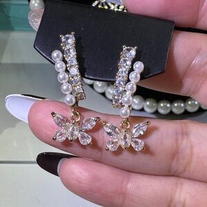 Elegant Gold Butterfly Pearl Earrings